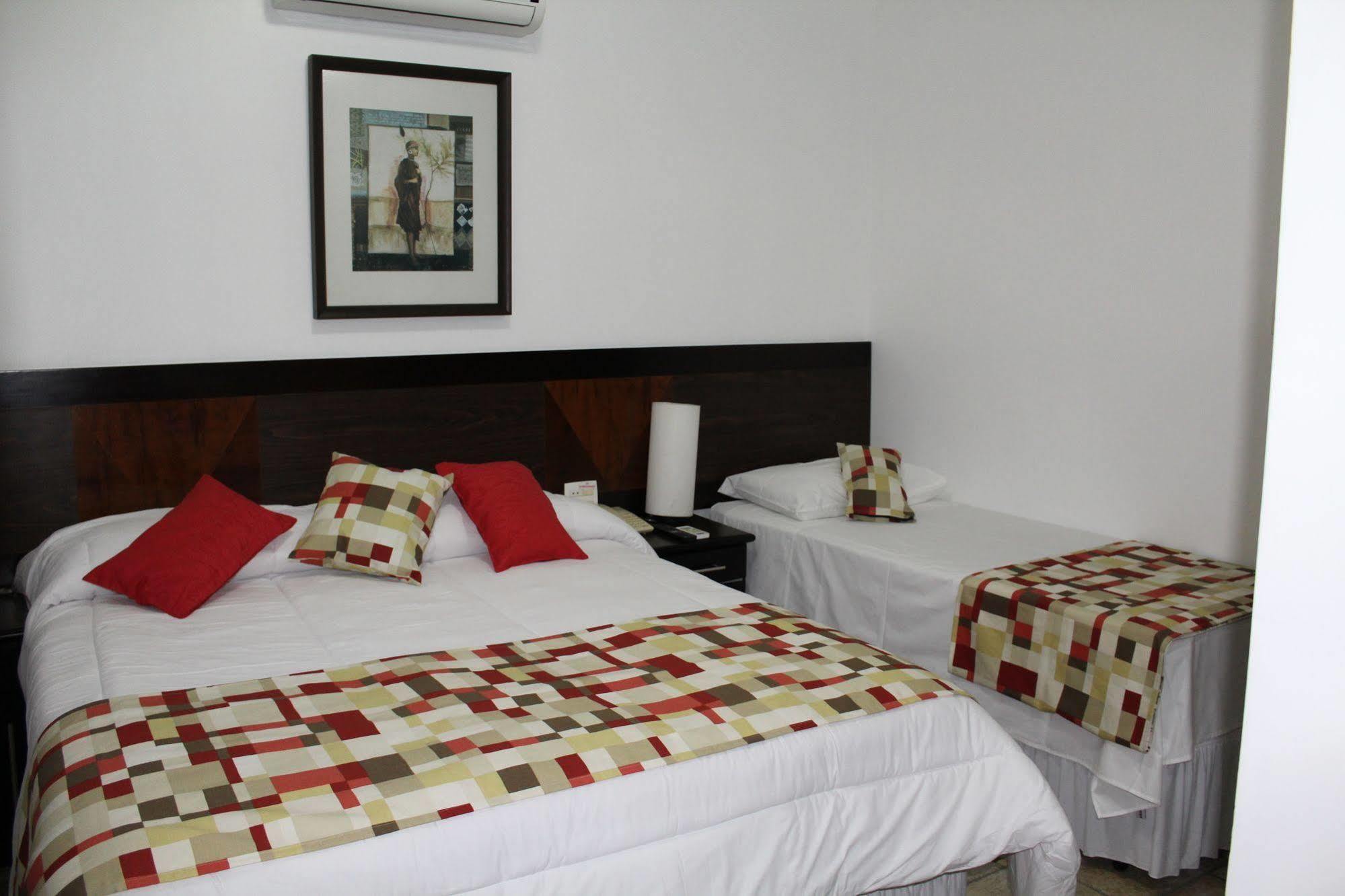 Hotel Dom Henrique Timóteo Buitenkant foto