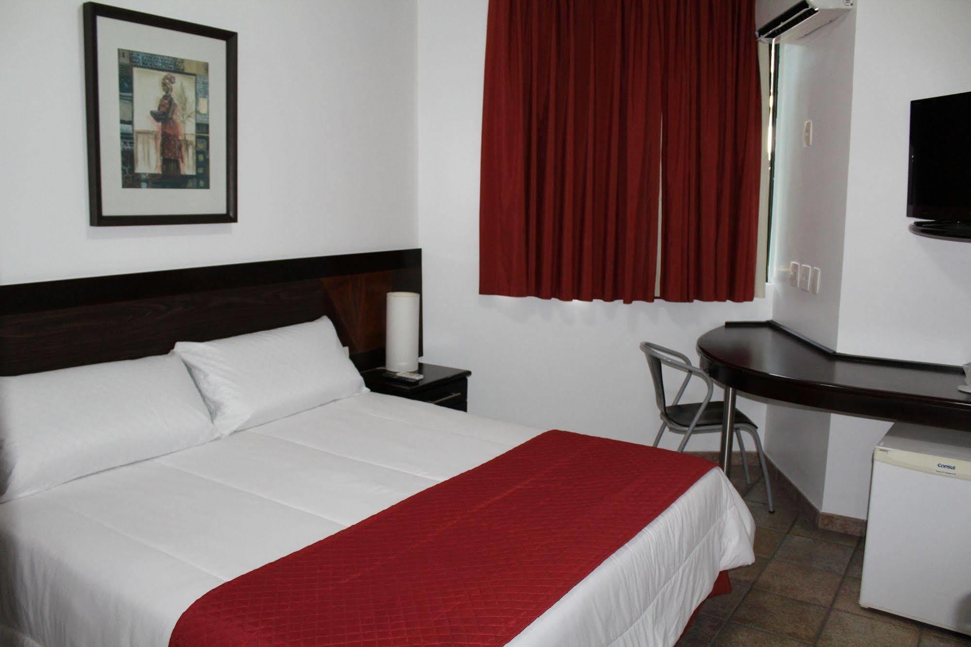 Hotel Dom Henrique Timóteo Buitenkant foto
